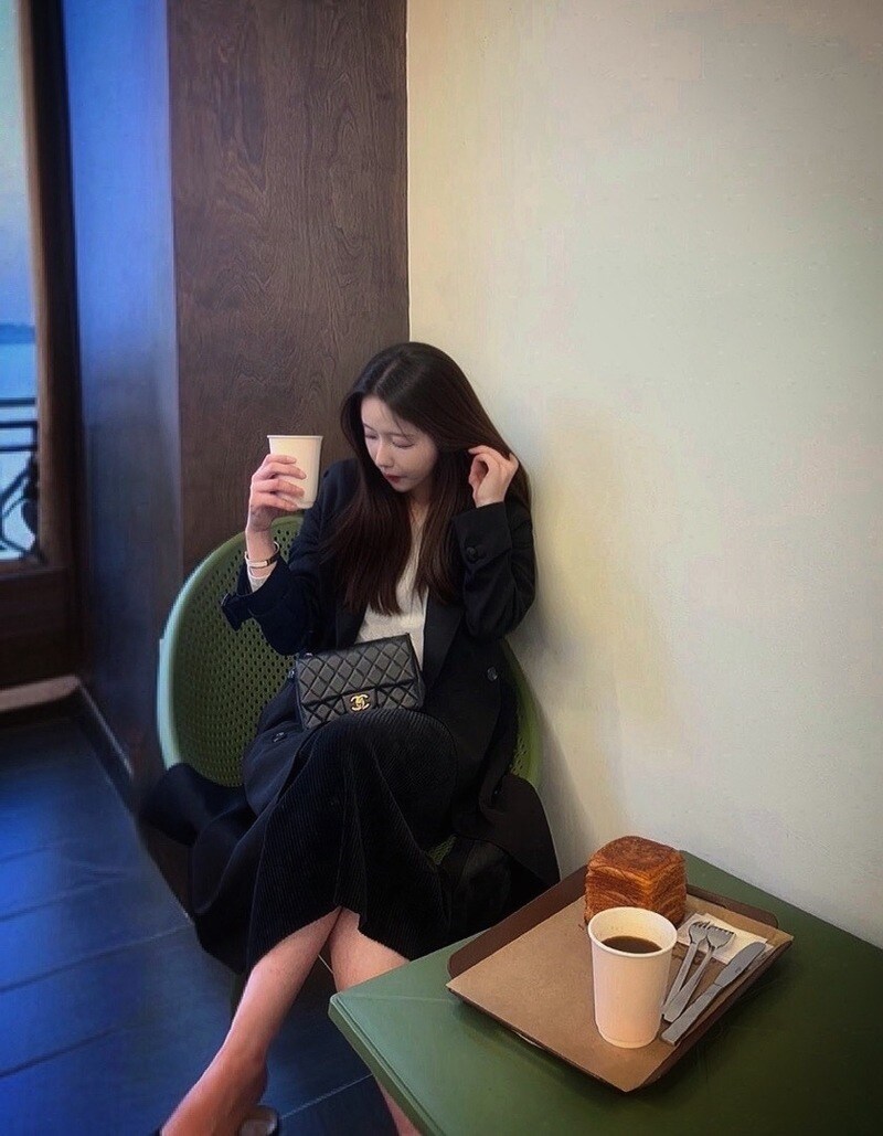 블랙 클래식 플랩 금장 체인 뉴미니 숄더백 리뷰 사진 1