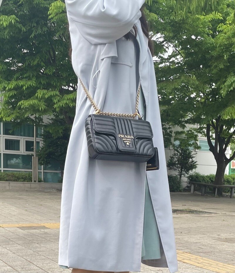 블랙 다이어그램 체인 미듐 크로스백 리뷰 사진 1
