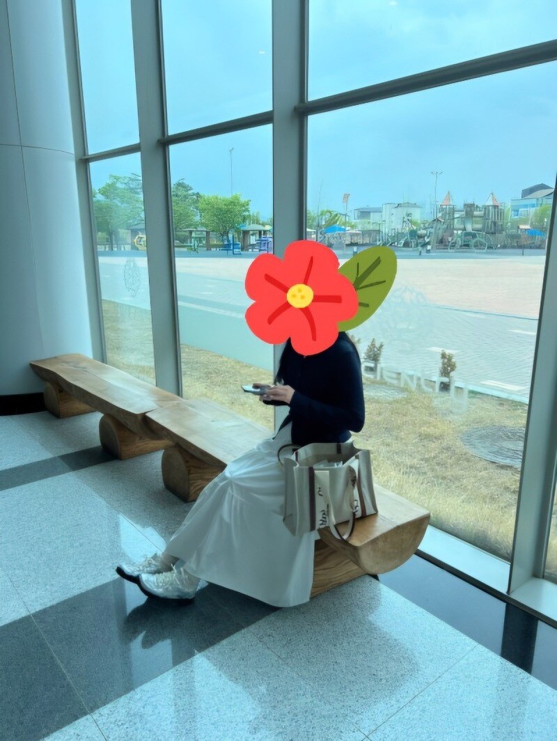 베이지 브라운 우디 미듐 토트백 리뷰 사진 1