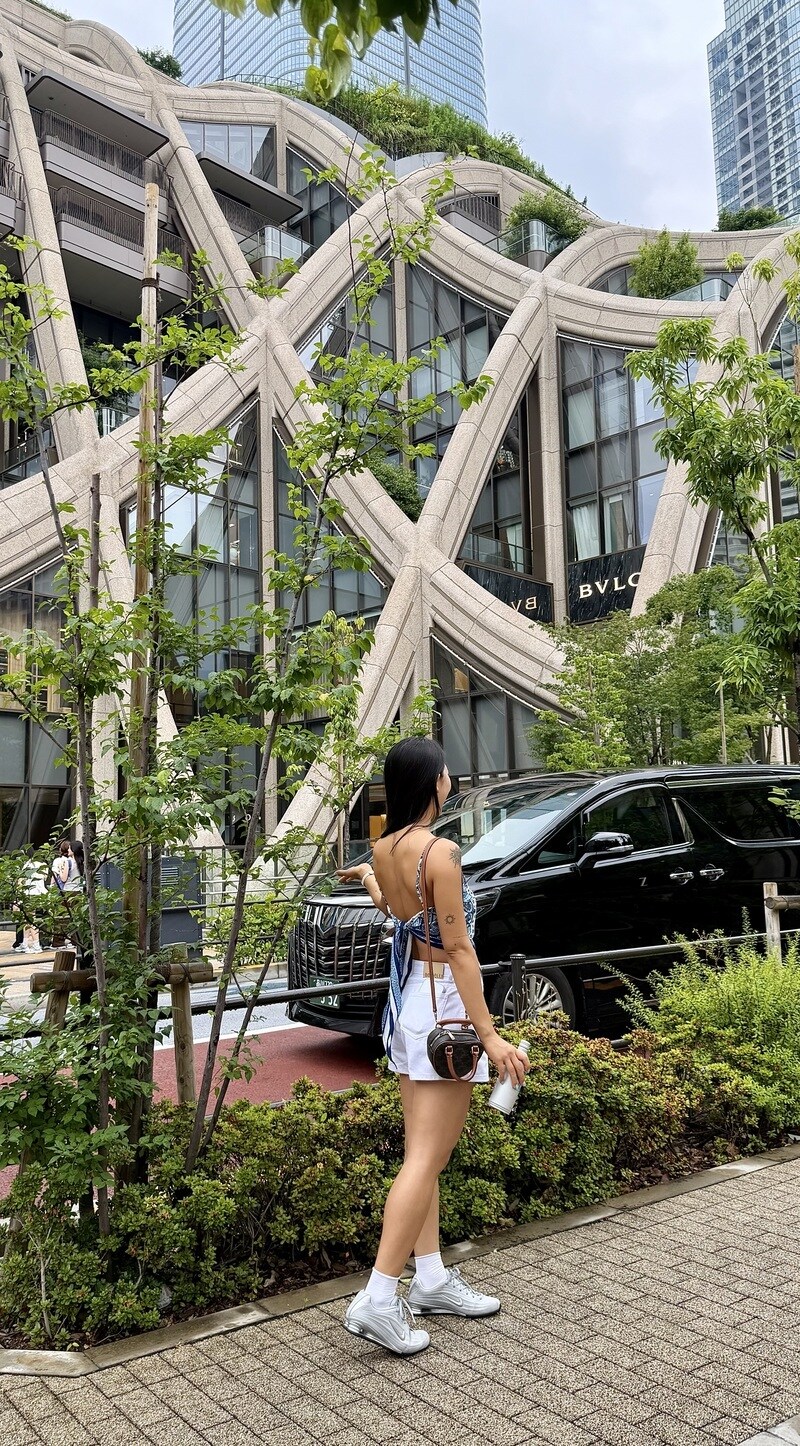 브라운 트리오페 캔버스 하트 미듐 토트백 리뷰 사진 1