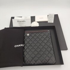 샤넬 클래식 파우치 클러치 백 라지 블랙 은장 A82552 썸네일 9