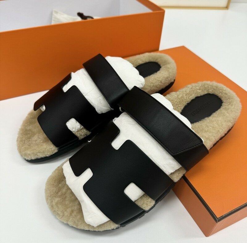 [더럭스] 에르메스 시어링 시프레 샌들 블랙 H212890ZH - Hermes