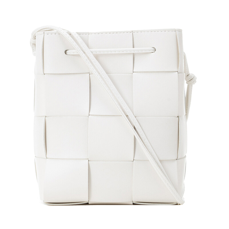25SS 카세트 인트레치아토 숄더백 680218 VCQC4 9009 - Bottega Veneta