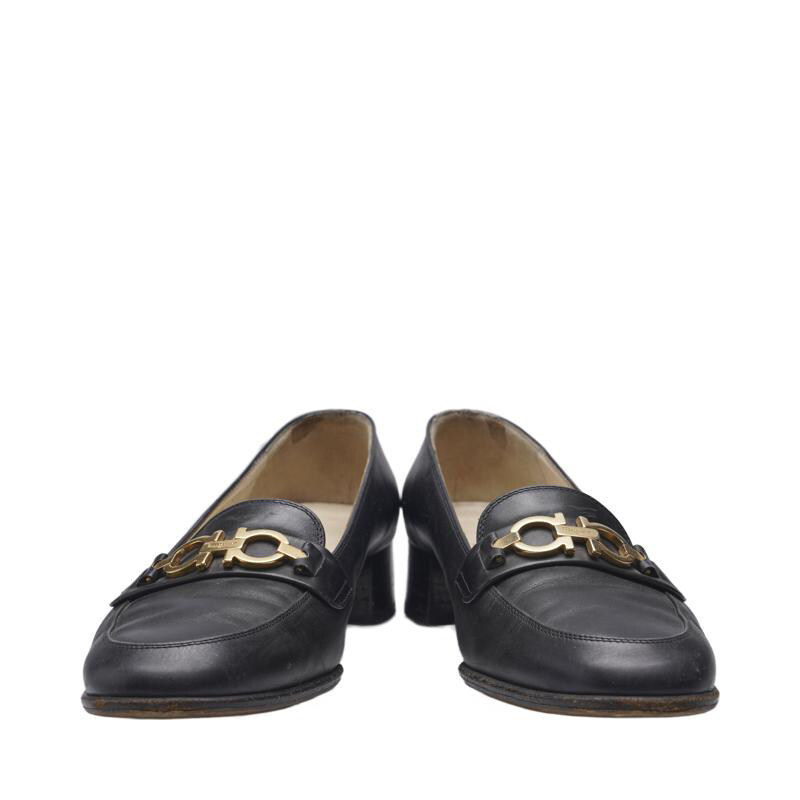 (235mm) 블랙 카프스킨 간치니 금장 여성 로퍼 - Salvatore Ferragamo