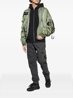 스톤 아일랜드 남성 면바지 25SS 스톤아일랜드 로고 패치 카고 팬츠 (세일!!) K1S153100303S00WA 썸네일 2