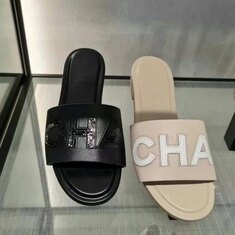 샤넬 레터링 로고 뮬 슬라이드 슬리퍼 샌들 크림 베이지 썸네일 2