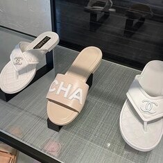 샤넬 레터링 로고 뮬 슬라이드 슬리퍼 샌들 크림 베이지 썸네일 3