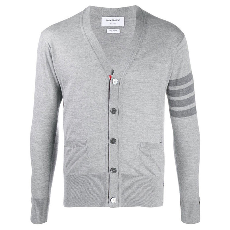 톰브라운 25SS 사선완장 클래식 가디건 그레이 MKC002B 00014 055 - Thom Browne