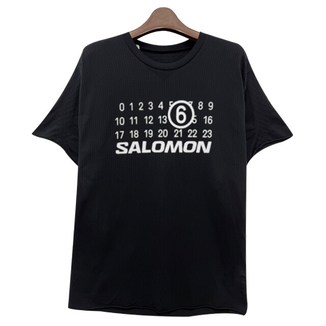 논현 더팩토리 25SS MM6 메종 마르지엘라 X 살로몬 로고 심리스 반팔티 / 블랙 (SH0GC0051 M20101 900) - MM6