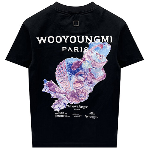 [우영미] 3D 코랄 백로고 라운드 반팔 티셔츠 블랙 여성 티셔츠 M251TS05708B / TR - Wooyoungmi
