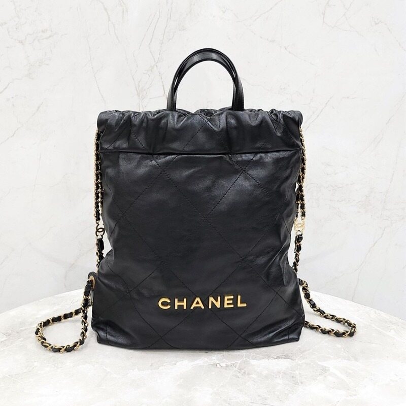 [럭스유] 샤넬 22백팩 블랙 카프스킨 스몰 신형내장칩 AS3313 - Chanel