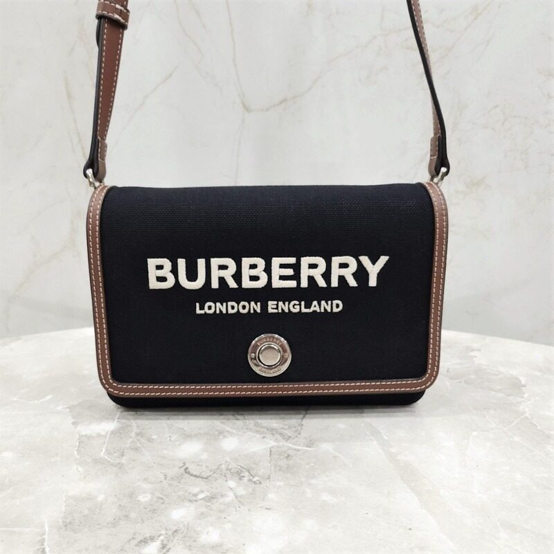 [럭스유] 버버리 테크니컬 코튼 노트 미니 크로스백 8055181 - Burberry