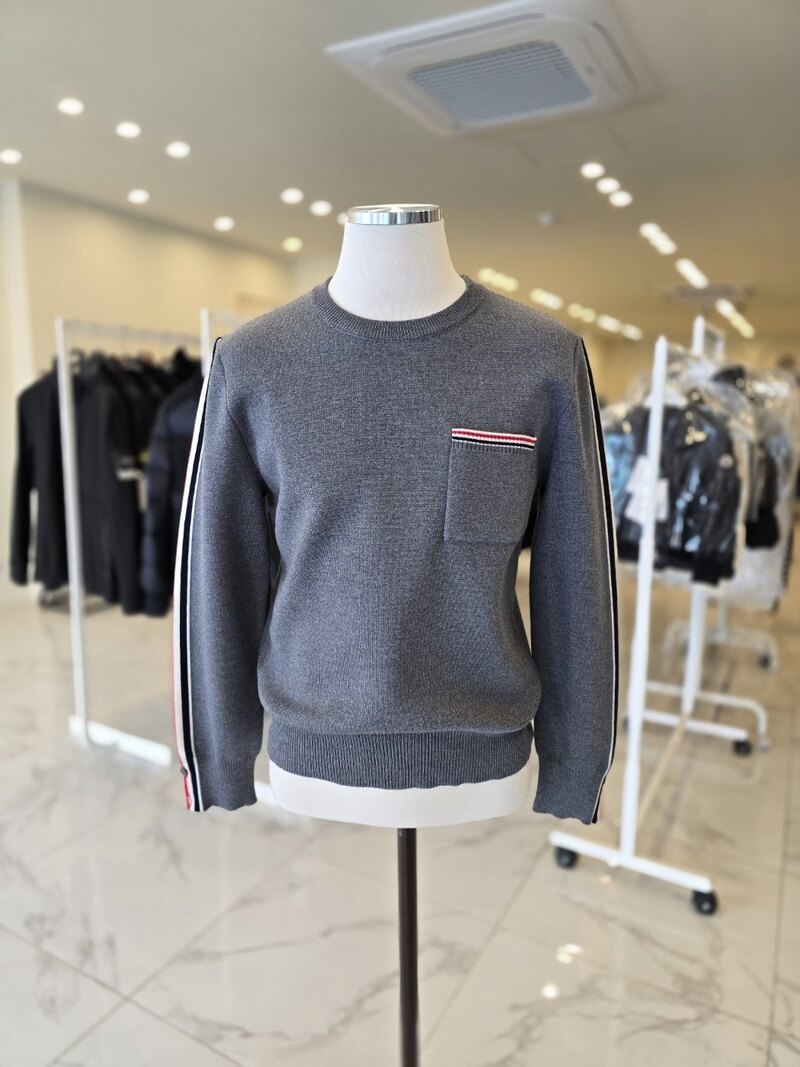 톰브라운 밀라노 스티치 크루넥 풀오버 울 니트 그레이 MKA367A Y1002 035 - Thom Browne