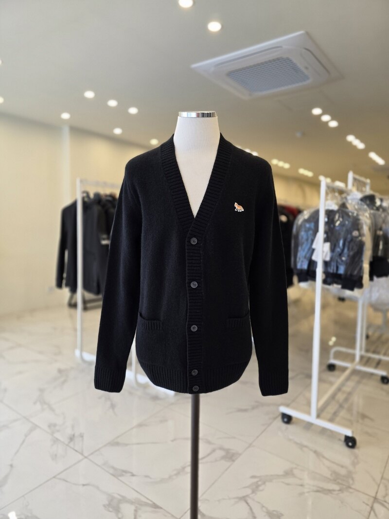 메종키츠네 베이비폭스 가디건 블랙 HM00501KT1006 P199 - Maison Kitsune