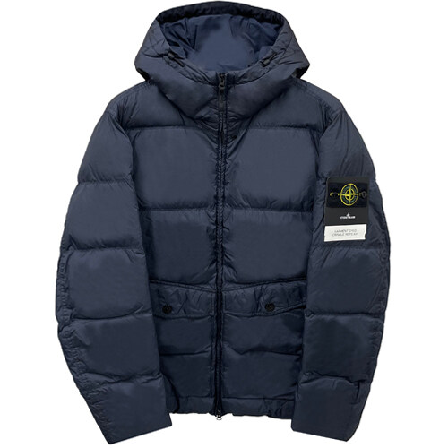 [스톤아일랜드] 25FW 와펜패치 가먼트 다이드 크링클 랩스 후드 다운 자켓 네이비 남성 자켓 K2S154100011 S0A23 V0020 / TJ - Stone Island
