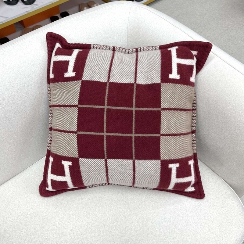 [더럭스] 에르메스 아발론 쿠션 스몰 버건디 H102666 - Hermes