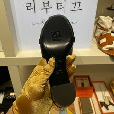 에르메스 지지 켈리 버클 여성 샌들 블랙 골드 썸네일 3