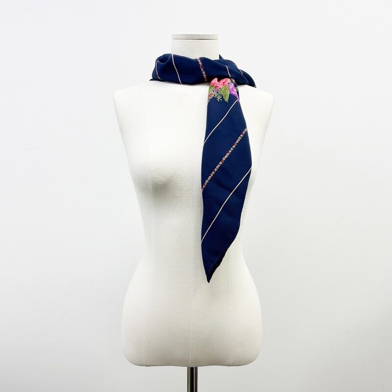 디올 네이비 플라워 로고 스카프 4VDIF25345 - Christian Dior