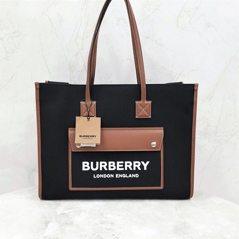 [럭스유] (새상품) 버버리 프레야 캔버스 토트백 미디움 8055747 - Burberry