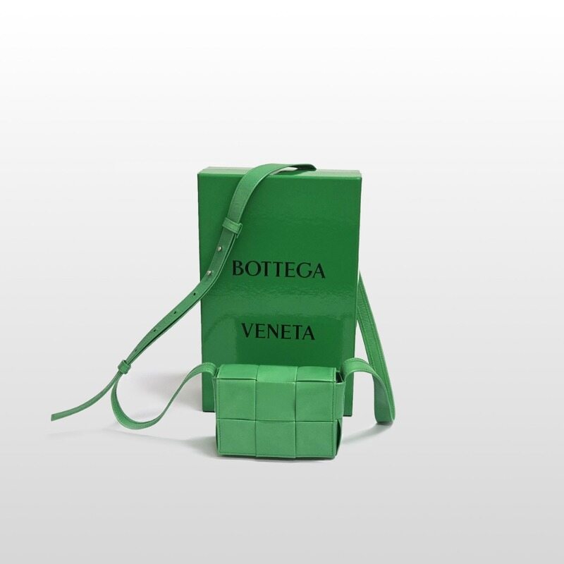 보테가 베네타 그린 카프스킨 공용 크로스백 1613607_667048 - Bottega Veneta