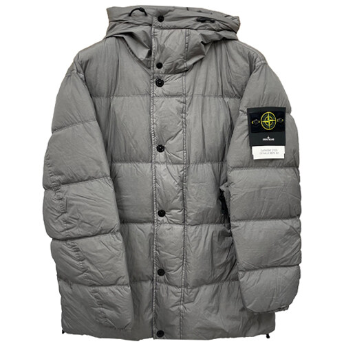 [스톤아일랜드] 25FW 와펜패치 가먼트 다이드 크링클 랩스 후드 롱 다운 자켓 시멘트 남성 자켓 K2S154100012 S0A23 V006B / TFS - Stone Island