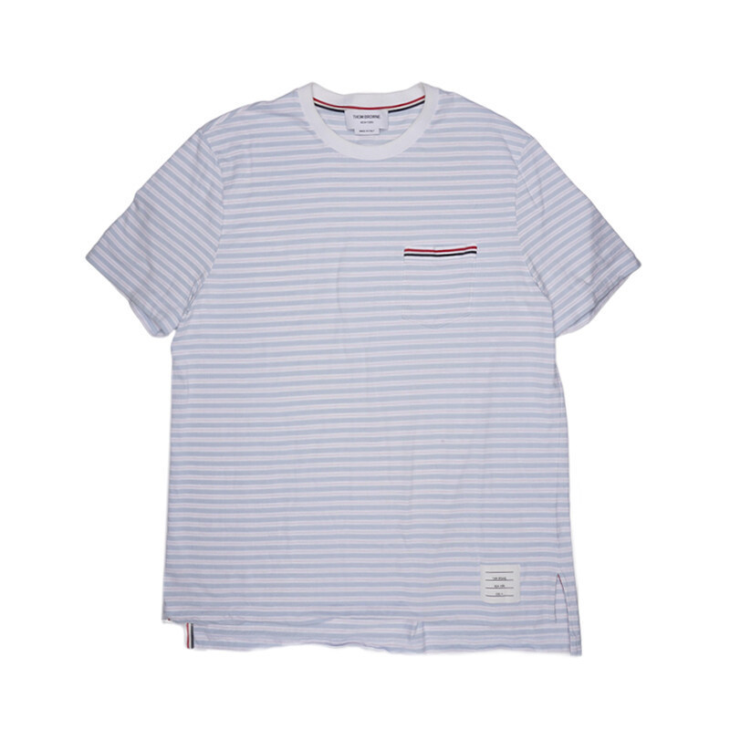 (110) 스카이블루 코튼 스트라이프 RWB 포켓 공용 반팔 티셔츠 MJS205A J0053 452 - Thom Browne