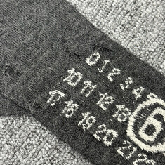 논현 더팩토리 25FW MM6 메종 마르지엘라 넘버 로고 울 글로브 장갑 / 다크 그레이 (S52TS0043 M13135 855) 썸네일 2