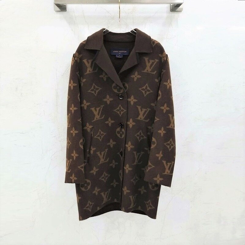 [럭스유] 34 / 루이비통 로우 엣지 디테일 모노그램 코트 - Louis Vuitton