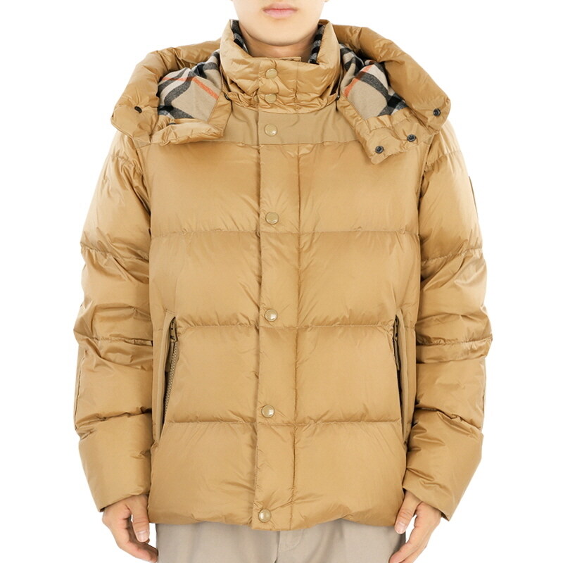 디몬트 24 S/S 버버리 남성 디태처블 슬리브 나일론 조끼 패딩 자켓(베이지) 8083972 - Burberry