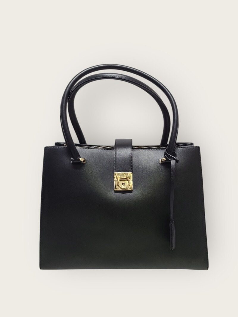 [중고명품/루이스잇] 페레가모 블랙 카프스킨 금장 간치니 마를린 토트백 - Salvatore Ferragamo