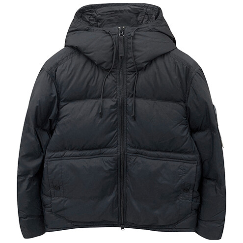 [스톤아일랜드] 25FW 와펜패치 드로우스트링 후드 패딩 재킷 블랙 남성 패딩 K2S154100019 S0182 V0029 / TLS - Stone Island