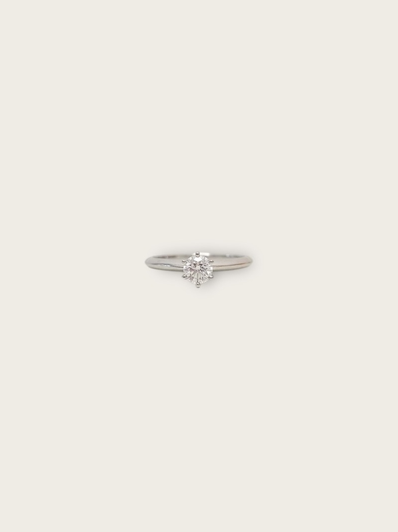 [중고명품/루이스잇] 10호 / 티파니 플래티늄 티파니 세팅 0.4ct 4부 다이아 반지 - Tiffany & Co