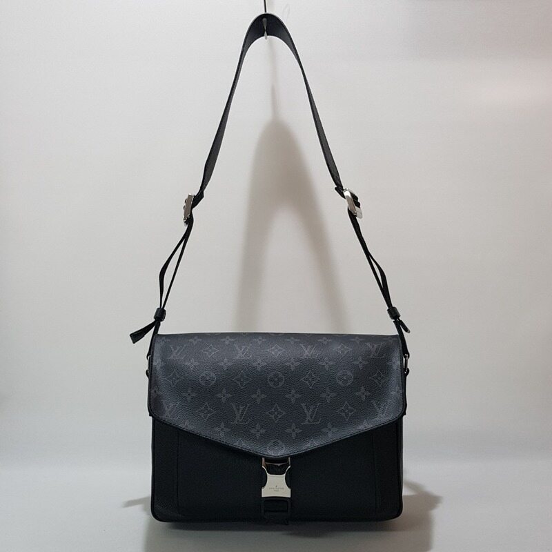 루이비통 뉴 메신저백 타이가라마 숄더백 M30746  - Louis Vuitton