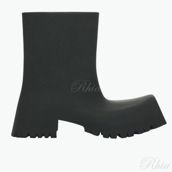 발렌시아가 러버 트루퍼 부츠 679326 W0FO8 1000 - Balenciaga