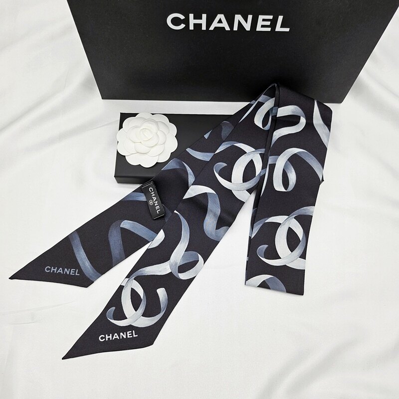 (국내재고)샤넬 리본 방도 스카프 실크 트윌리 블랙 화이트 그레이 여성 AAB490 - Chanel