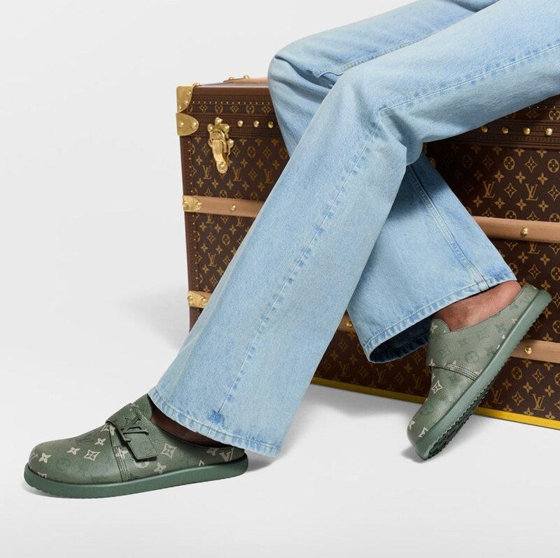 [백화점 풀셋] 내일도착 루이비통 남자 카키 LV 이지 뮬 슬리퍼 샌들 L1AIXBW - Louis Vuitton