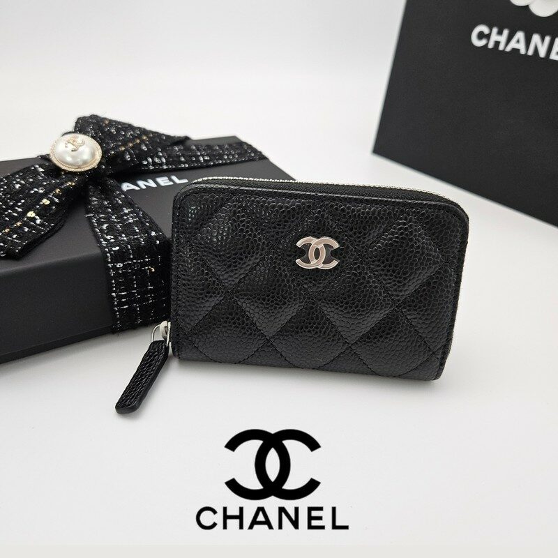 샤넬 클래식 지퍼 동전 지갑 그레인드 카프스킨 & 실버 메탈 블랙 AP0216-Y01588-C3906 - Chanel