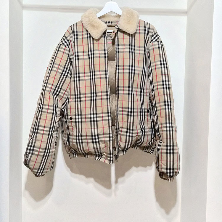 버버리 X 슈프림 푸퍼 다운 패딩 점퍼 L964728 - Burberry