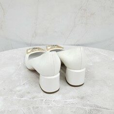 [럭스유] 36 / 루이비통 LV 로고 마들렌 펌프스 힐 썸네일 3