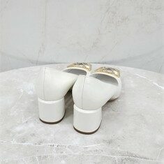 [럭스유] 36 / 루이비통 LV 로고 마들렌 펌프스 힐 썸네일 4