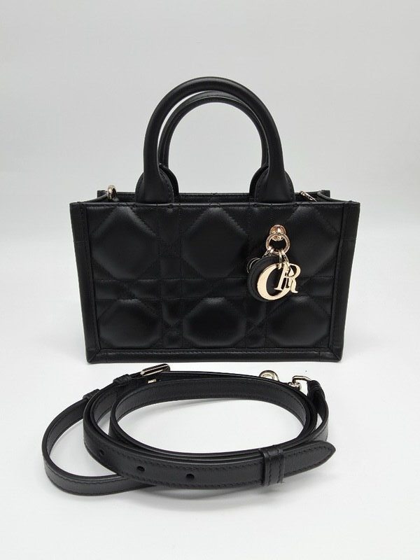 블랙 미니 매크로 카나쥬 레이디 디올 북토트  - Christian Dior