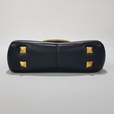 발렌티노 V로고 락스터드 체인 숄더백 썸네일 6