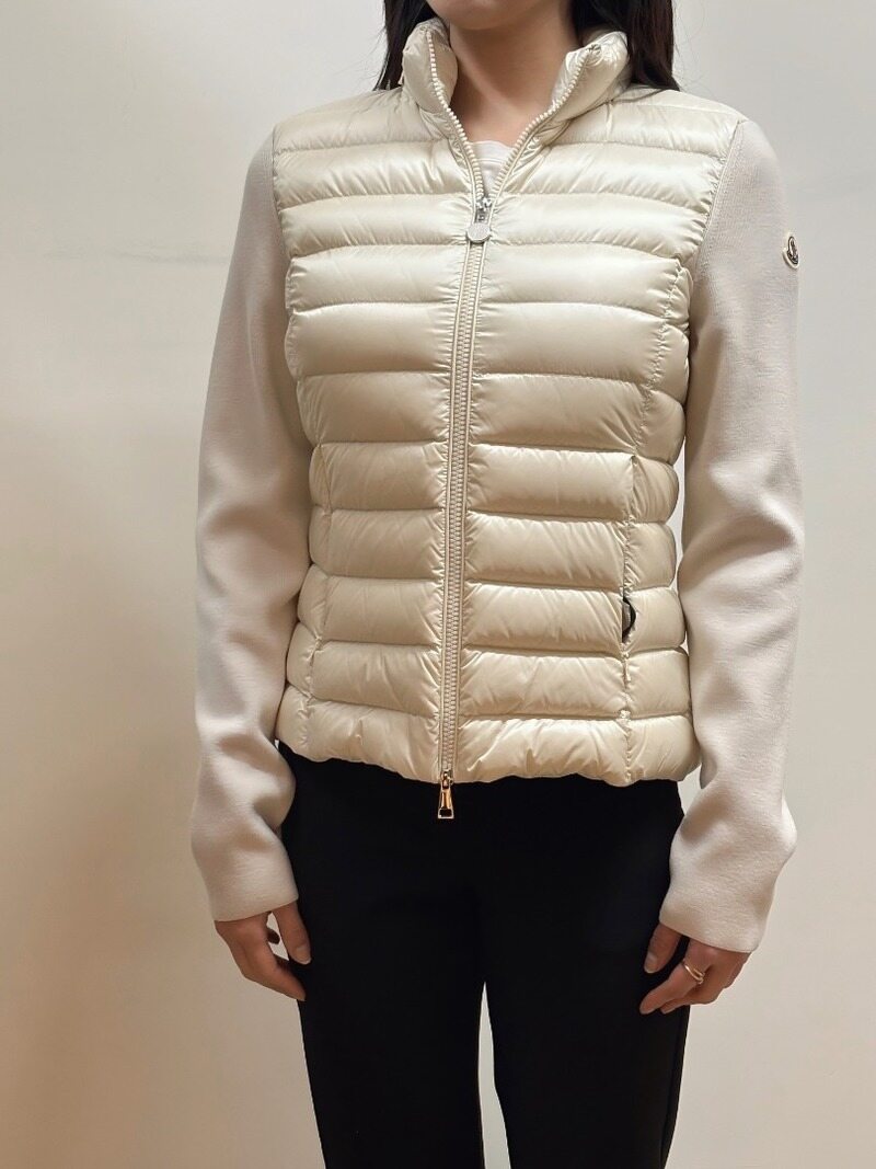 [몽클레어] 로고패치 패딩니트 가디건 아이보리 여성 자켓 9B00006 M1122 20F / TLC - Moncler