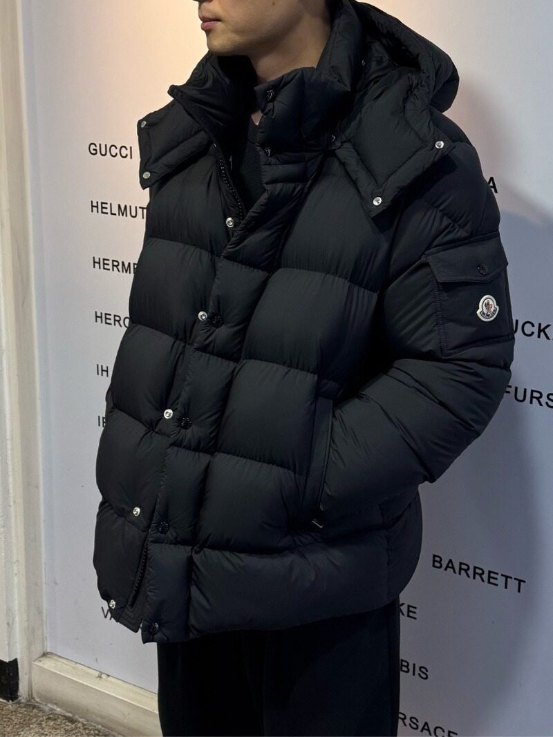 [몽클레어] MAYA 70 후드 쇼트 다운 자켓 블랙 남성 자켓 1A00205 53333 999 / TLS - Moncler