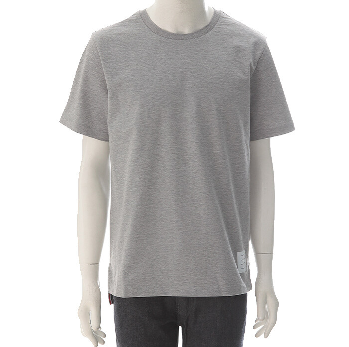 [로로모다] 톰브라운 로고 패치 크루넥 남성 반팔 티셔츠 / MJS067A-00042-055 - Thom Browne