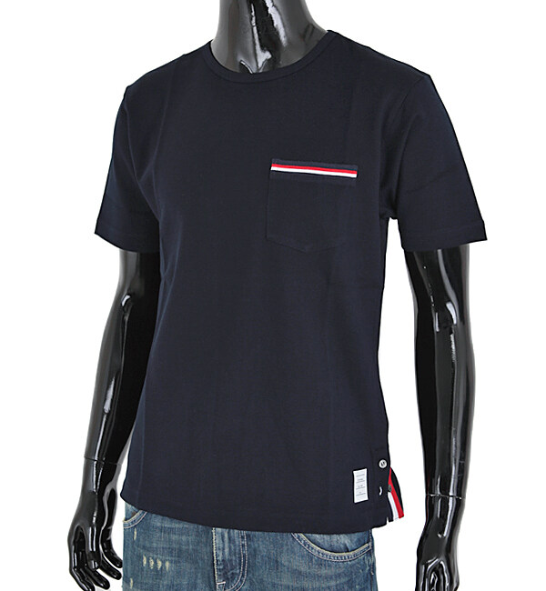 [로로모다] 톰브라운 삼선 포켓 라운드 반팔 티셔츠 / MJS010A-01454-415 - Thom Browne