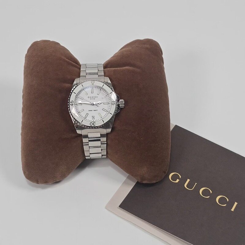 구찌 화이트 스틸 쿼츠 DIVE 다이브 여성 시계 - Gucci