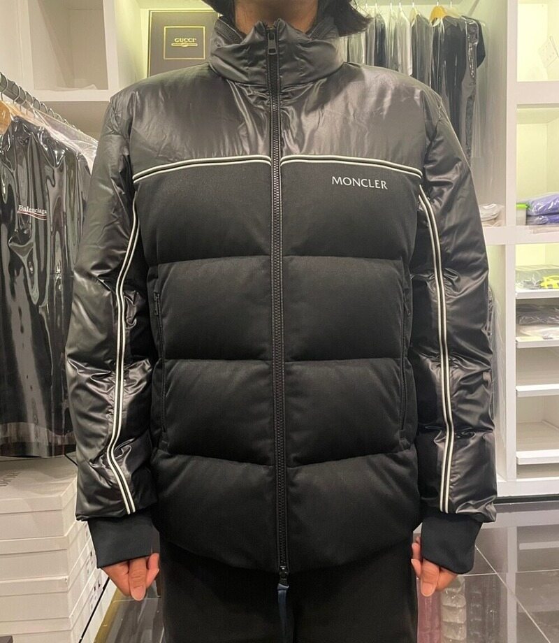 몽클레어 블랙 남성 패딩 1A00026595ZJ - Moncler