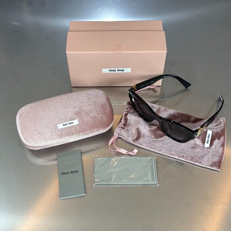 미우미우 버티컬 로고 금장 선글라스 - Miu Miu