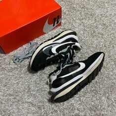 나이키 X 사카이 베이퍼와플 블랙 화이트 스니커즈 썸네일 1